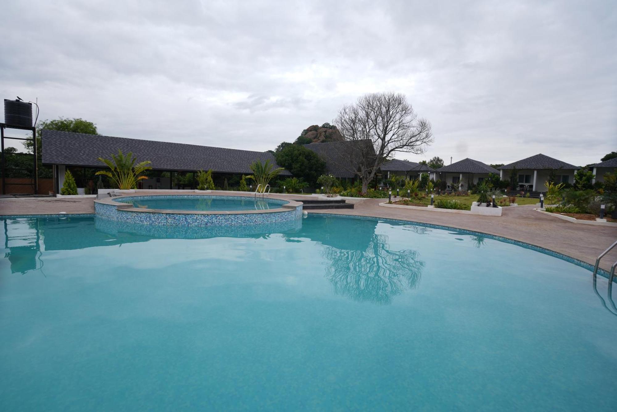 Q Mango Resort Ramanagara Bagian luar foto
