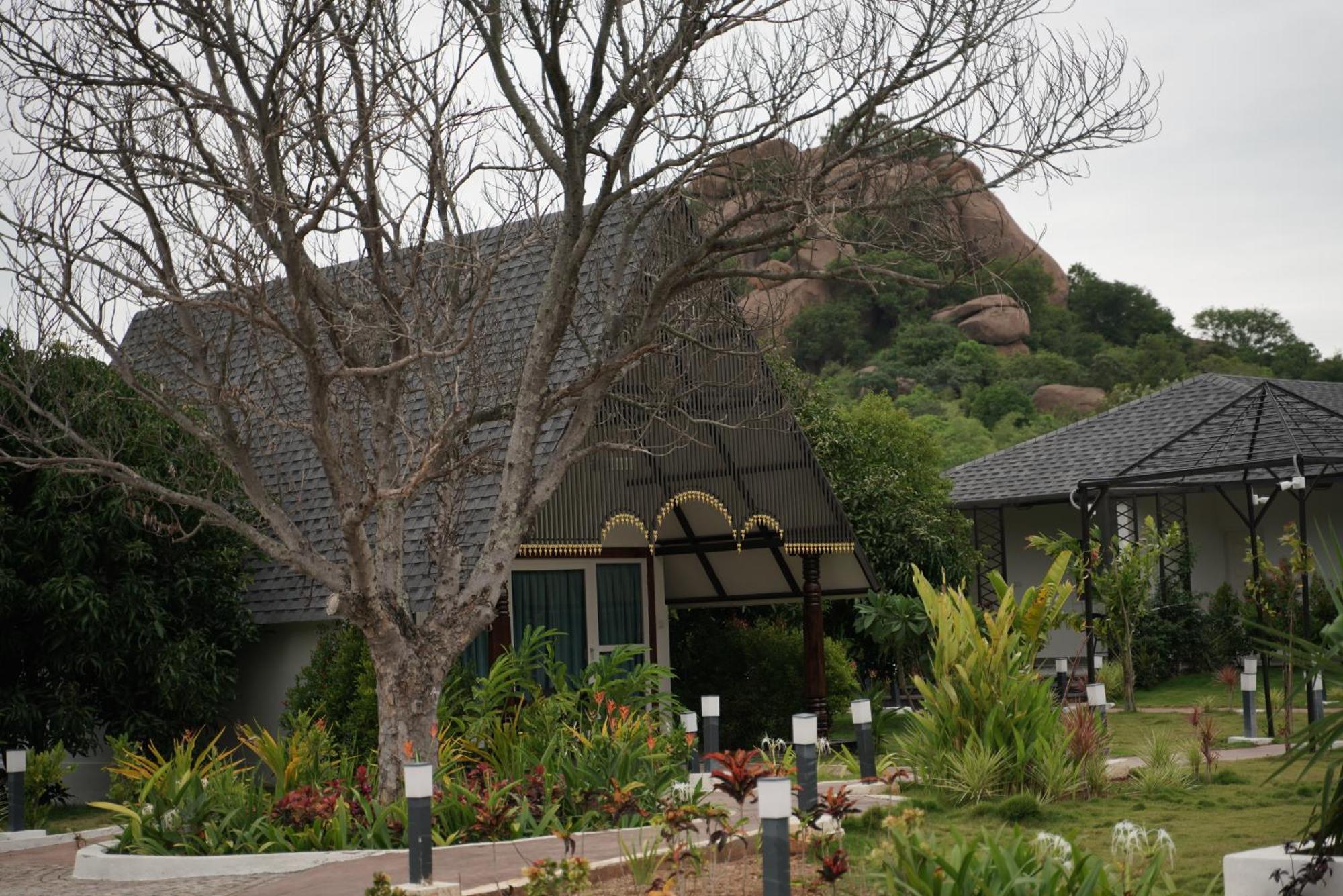 Q Mango Resort Ramanagara Bagian luar foto
